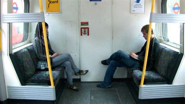 Hvordan man starter en samtale med en person i toget, bus eller metro. Anvendelsesområdet ud af situationen.