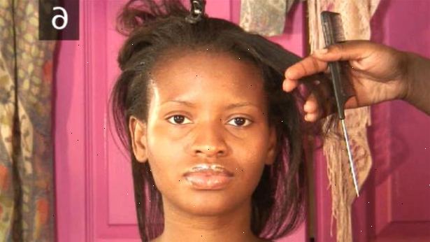 Hvordan laver glat hår ind afro hår. Få en perm på en salon.