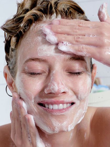 Sådan rense din hud. Skyl dit ansigt grundigt.
