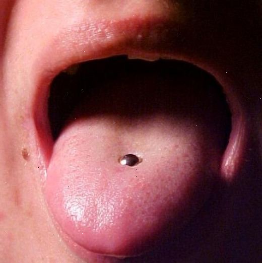 Hvordan til at tage sig af din tunge piercing. Hvis du er under 18, få tilladelse!
