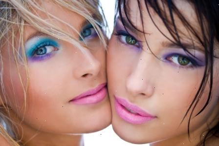 Hvordan til at gøre makeup til grønne øjne. Påfør en kvalitet øjenskygge primer.
